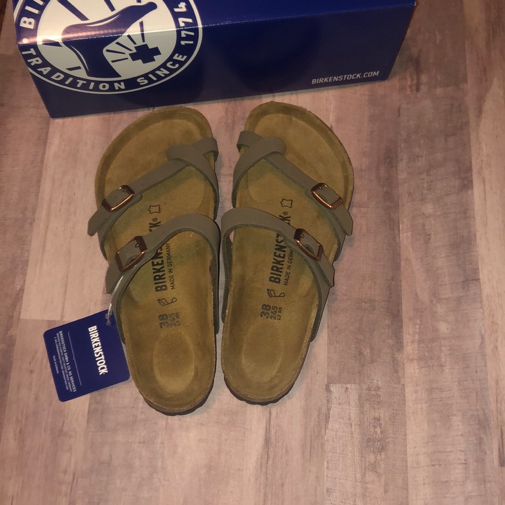 ✨Brand new✨Mayari Birkenstock’s✨